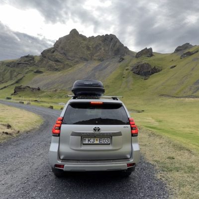 Alquilar coche en Islandia: Las mejores rutas por Islandia 2026