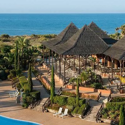 El trío imprescindible de Islantilla: arena dorada, golf atlántico y gamba blanca